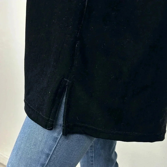Croft And Barrow Black Velvet Plush Long Sleeved Collared Button Up Women Size M - Picture 7 of 10